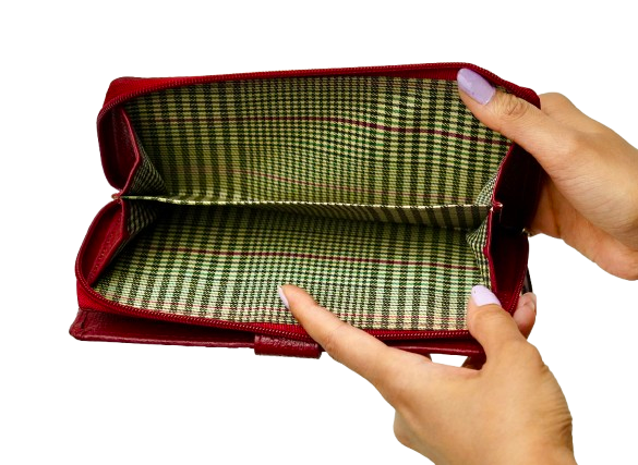 Komacat Leather Ladies’ Modern Clutch | Elegant Design