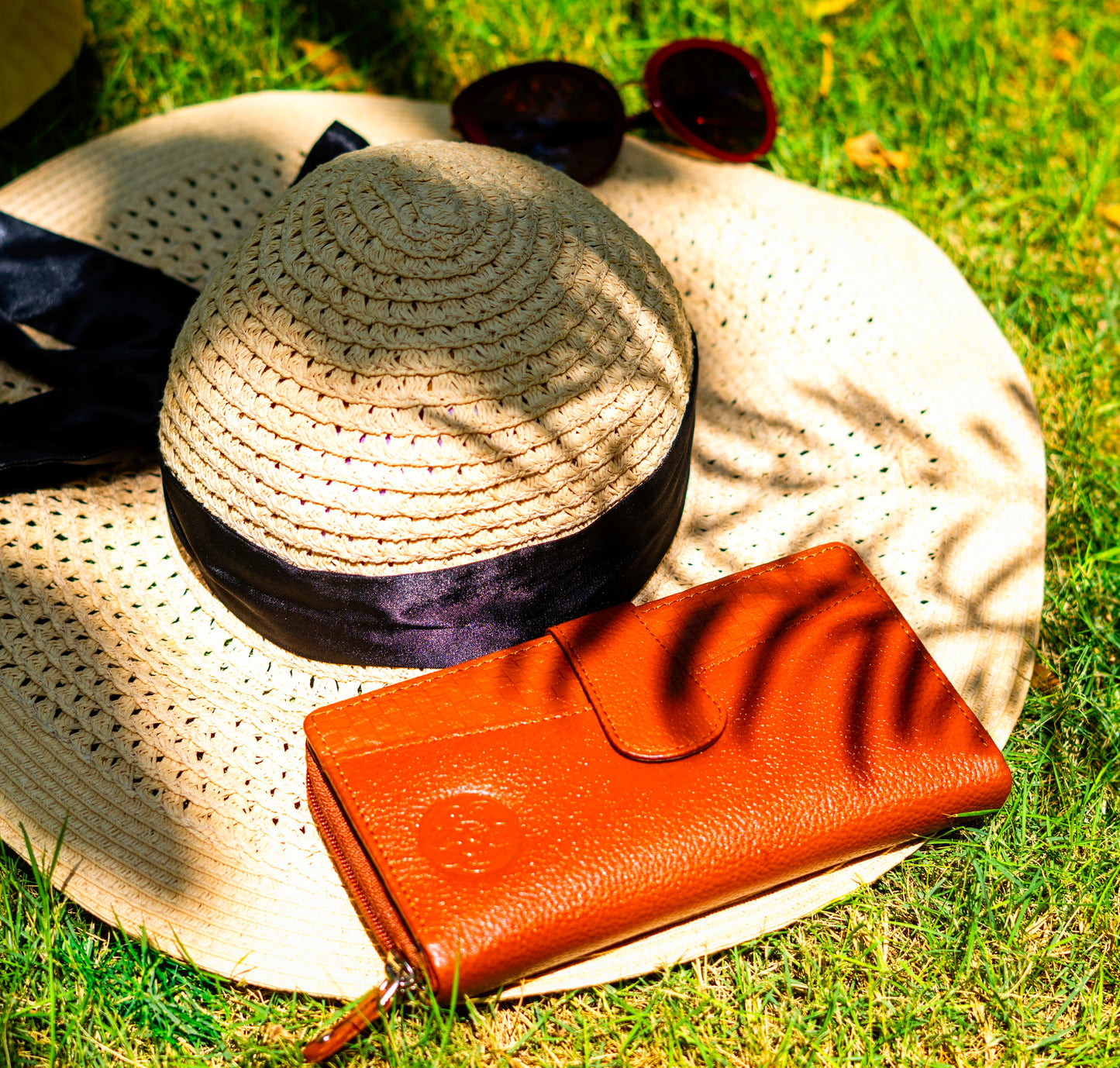 Komacat Leather Ladies’ Modern Clutch | Elegant Design