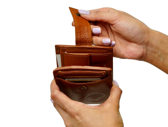 Komacat Men’s Leather Bifold Wallet with Snap Lock | Pebbled Finish