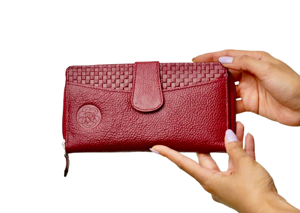 Komacat Leather Ladies’ Modern Clutch | Elegant Design